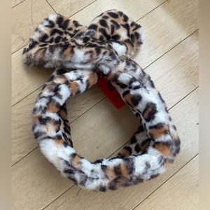 NWT Faux Cheetah Print Scarf / Body Warmer Wrap